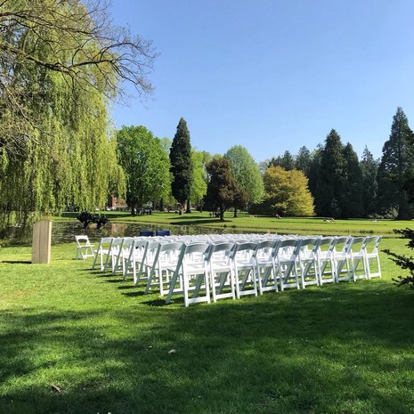 Witte klapstoelen huren (Weddingchair)