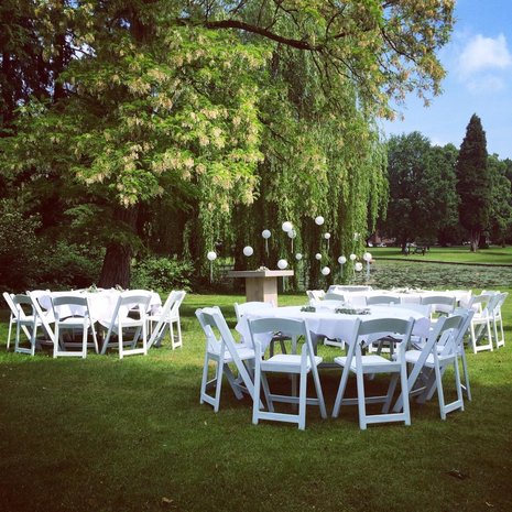 Witte klapstoelen huren (Weddingchair)